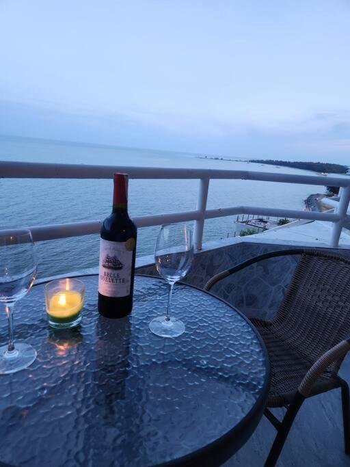 Seaview Studio with beach access Hua Hin KhaoTao - Housity