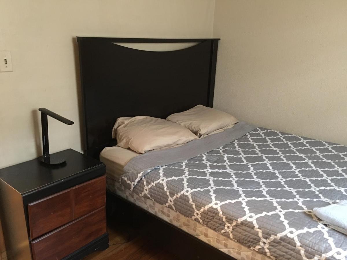 Quiet House Near New York City with Parking - Housity