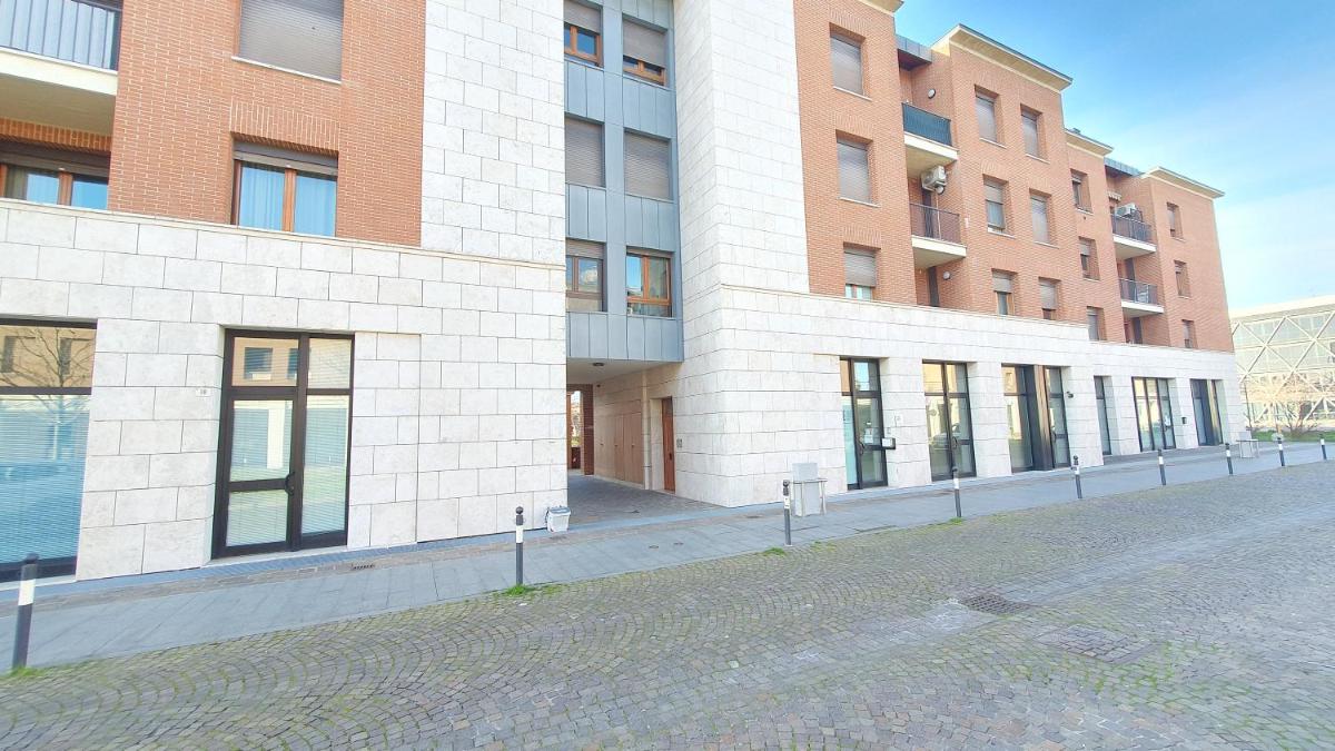 Appartamento Stazione secondo piano con balcone - Housity