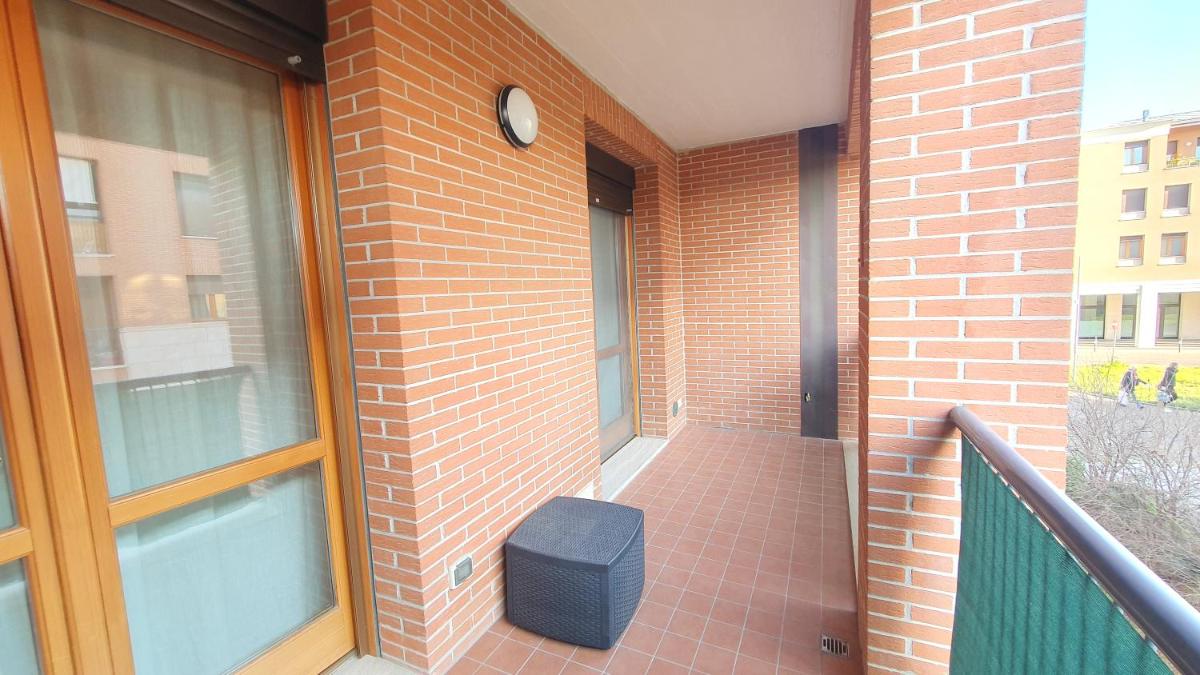 Appartamento Stazione secondo piano con balcone - Housity