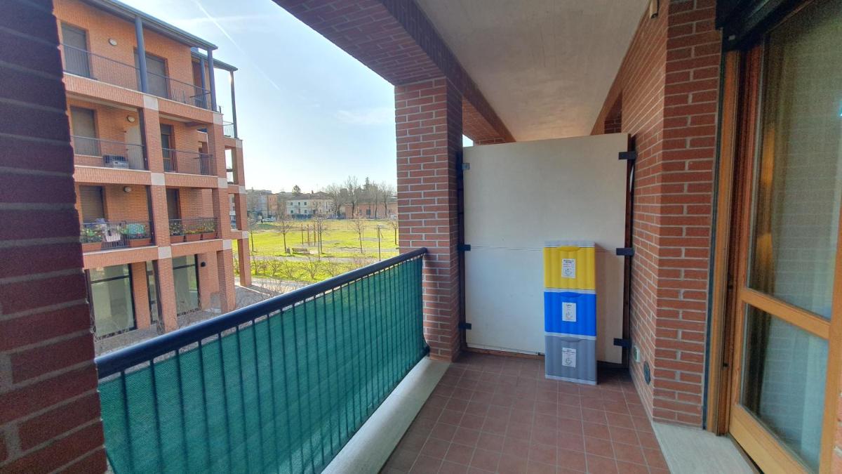 Appartamento Stazione secondo piano con balcone - Housity