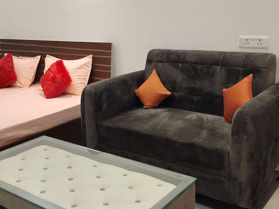 Suitetrails - STAR STUDIOS 1Fully furnished Independent Studio Apartment
