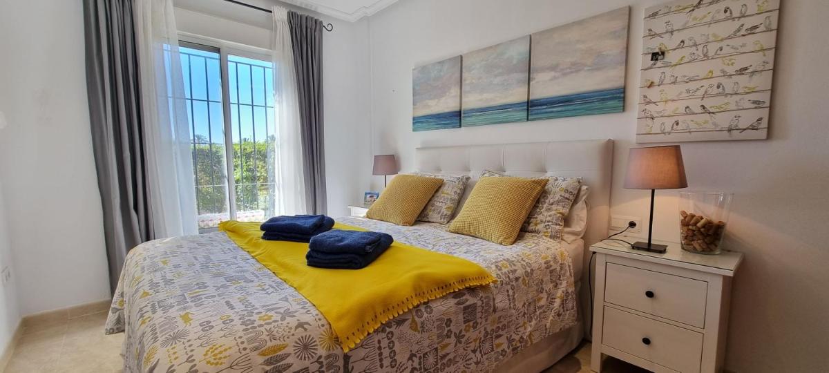 Homes of Spain, Al Andalus Thalassa Planta baja de 2 dormitorios 2 baños con WIFI - Housity