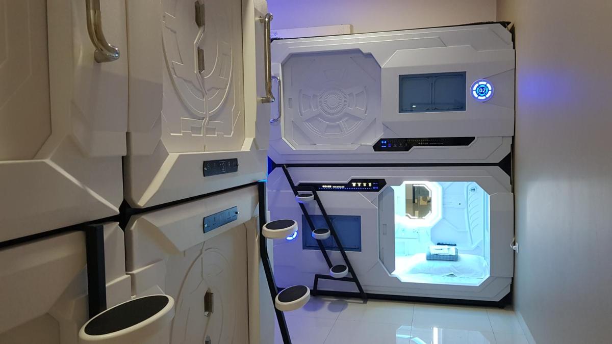 Apollo Capsule Hotel - Housity