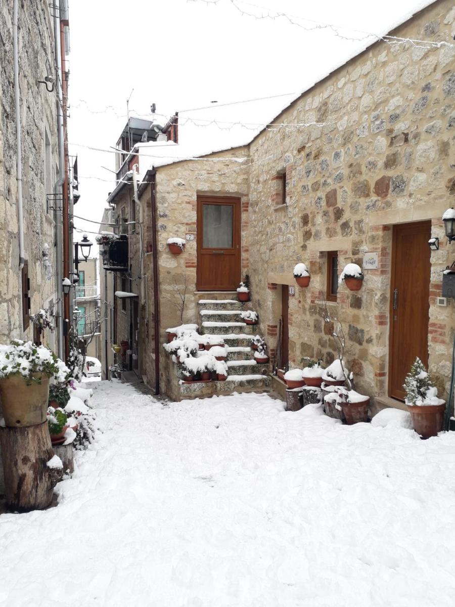 Verso Est - Housity