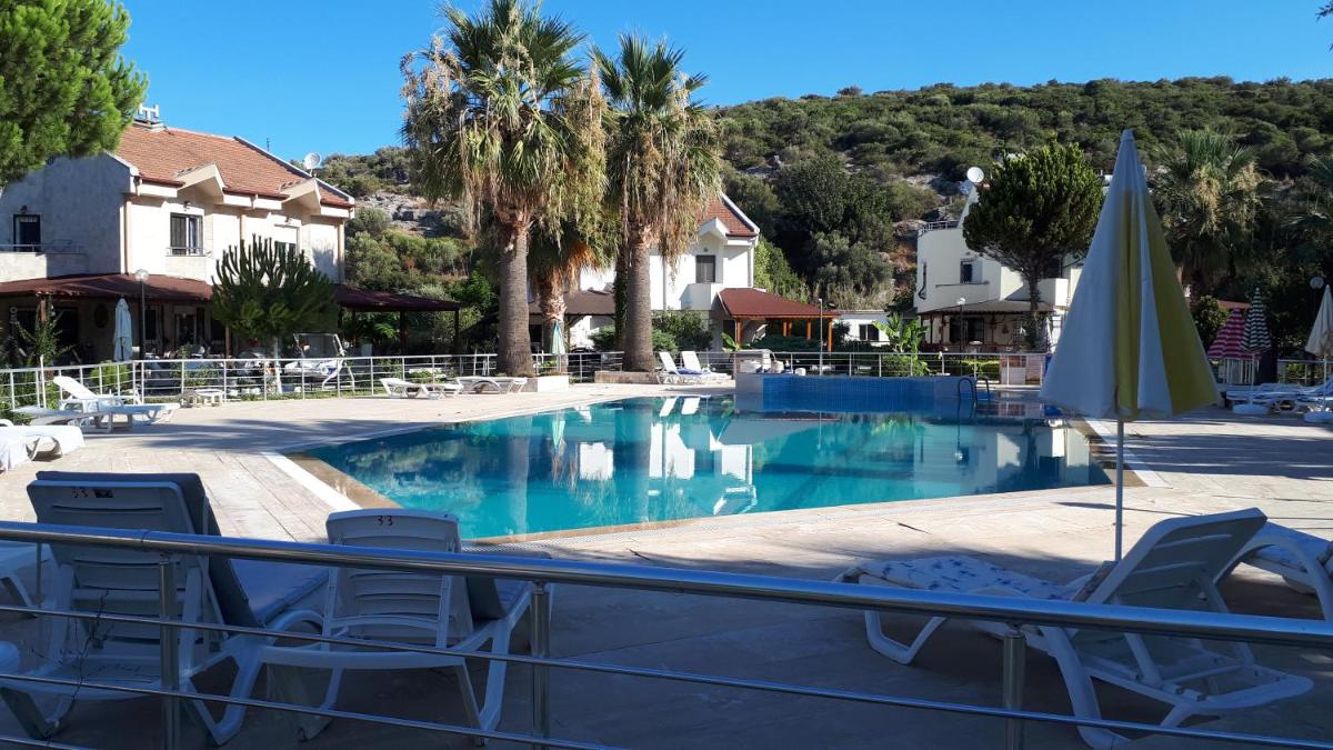 Strandnahe Villa mit Gemeinschaftspool - Housity
