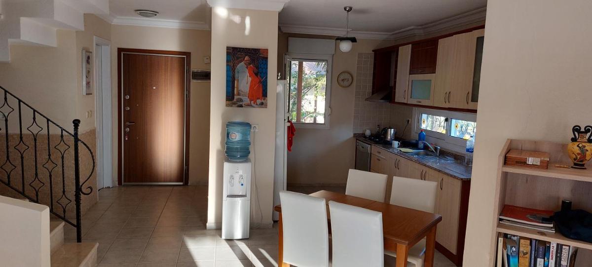 Strandnahe Villa mit Gemeinschaftspool - Housity