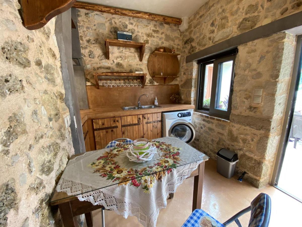 Stone House 3-Bedroom 8 persons - Housity