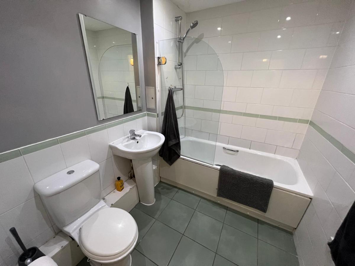 Modern Spacious studio close to station - Housity