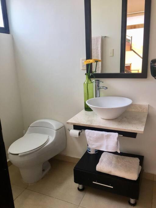 Casa con alberca. - Housity