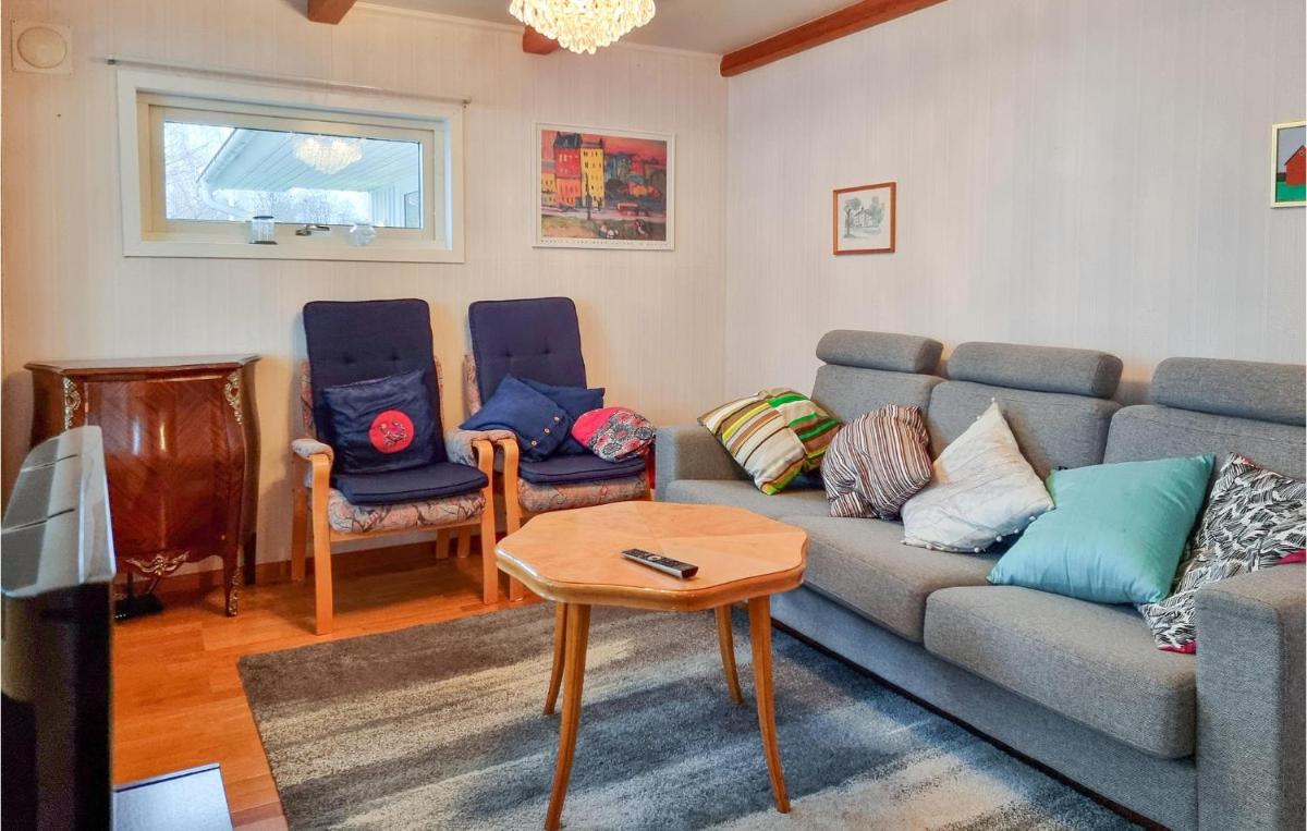 Nice Home In Hökerum With Sauna - Housity