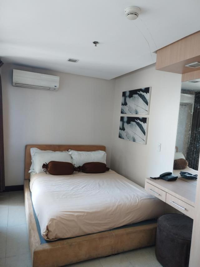 Relaxing Big Studio Bedroom - Housity