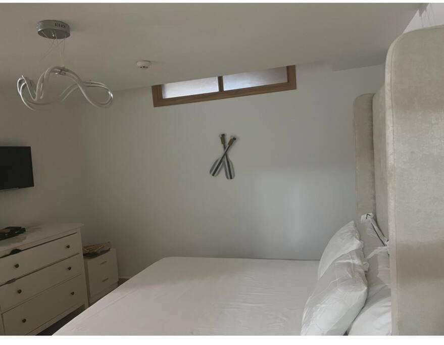 Luxury Marbella Beach Front 3 bedrooms apartment - Housity