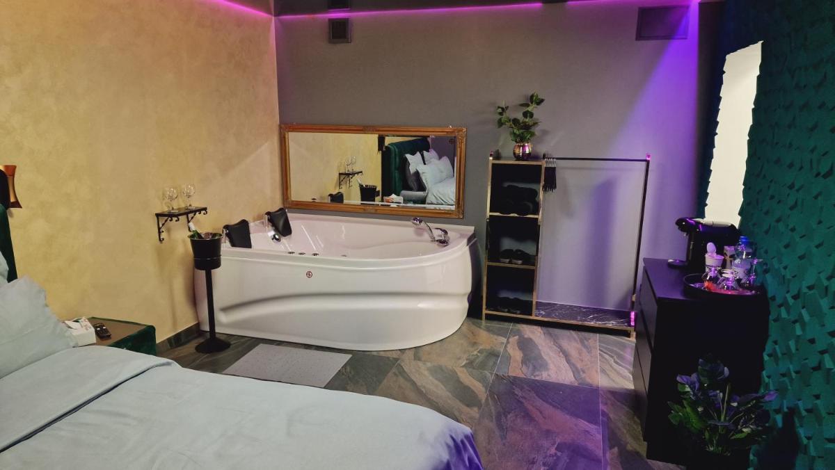 Fantasy Room - Housity