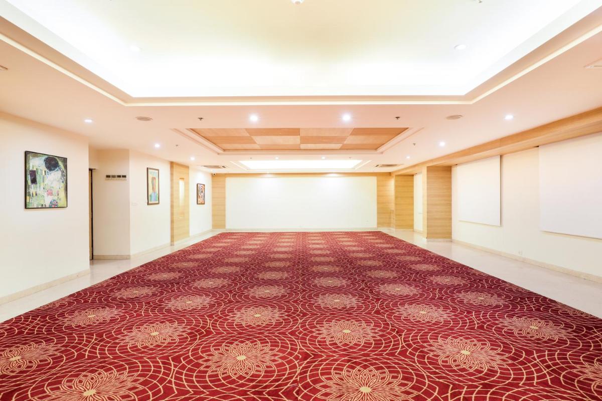 a large room with a large red carpet at Lemon Tree Premier, Ulsoor Lake, Bengaluru in Bengaluru