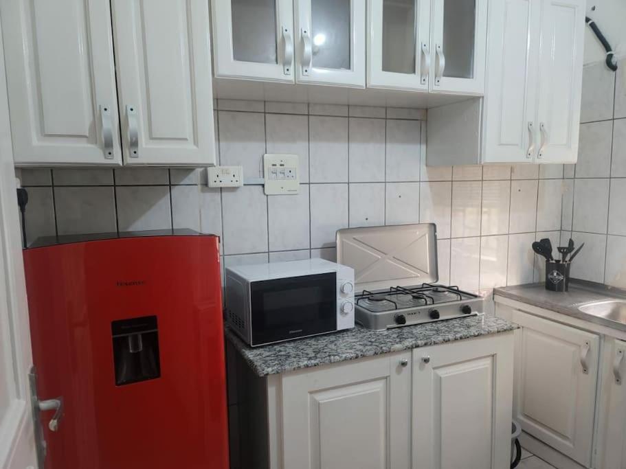 Suitetrails - Spacious 1 bed Ikoyi Flat with Wi-Fi and Pool