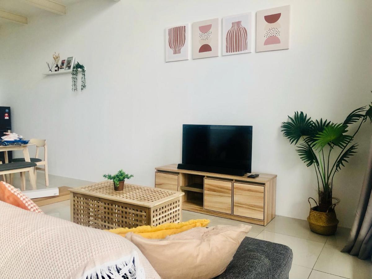 Suitetrails - Minimalist Boho Loft,2-6pax, The Curve, IKEA, Bandar Utama, Damansara