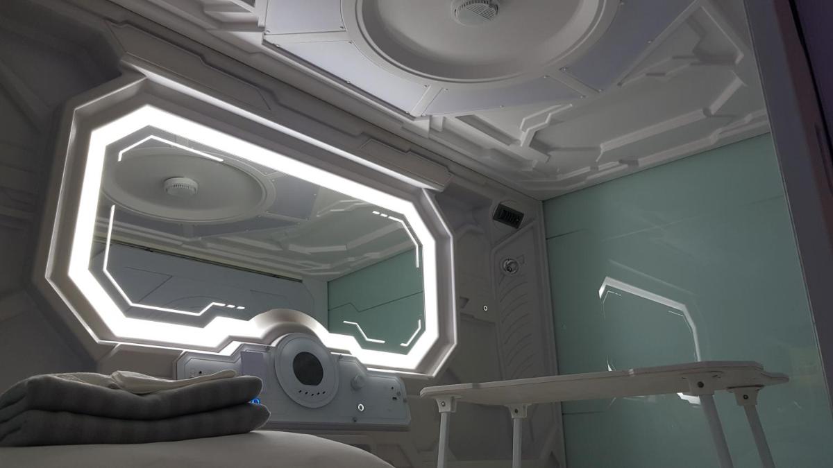 Apollo Capsule Hotel - Housity