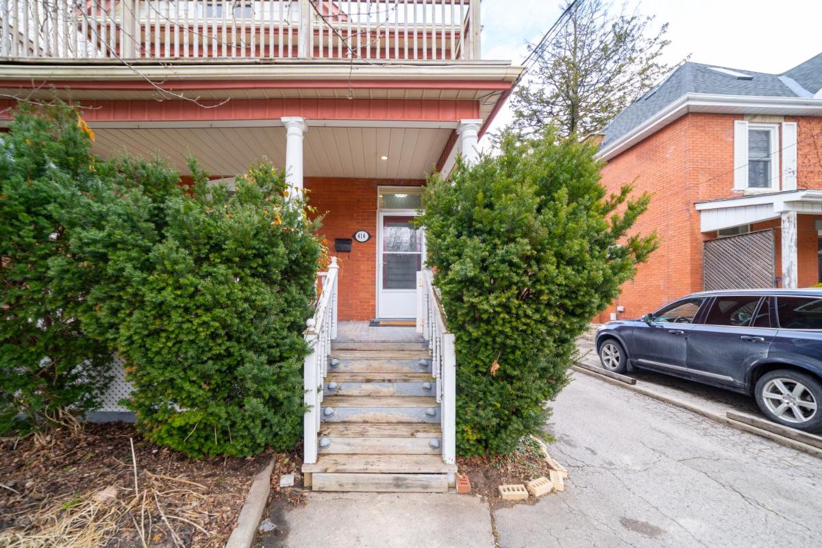 Charming centrally 2 bedroom in London Ontario - Housity