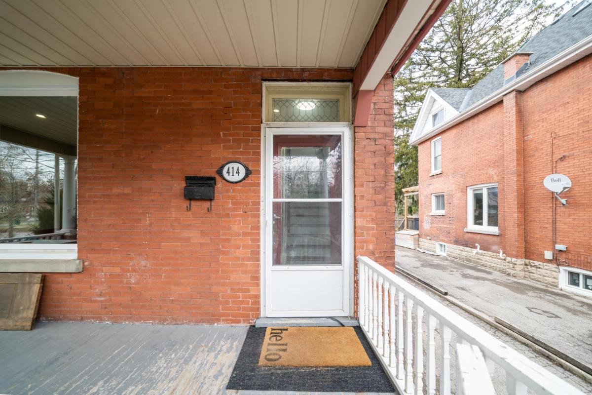Charming centrally 2 bedroom in London Ontario - Housity