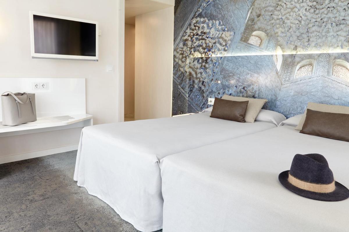 Cama o camas de una habitación en Hotel Maciá Granada Five Senses Rooms & Suites