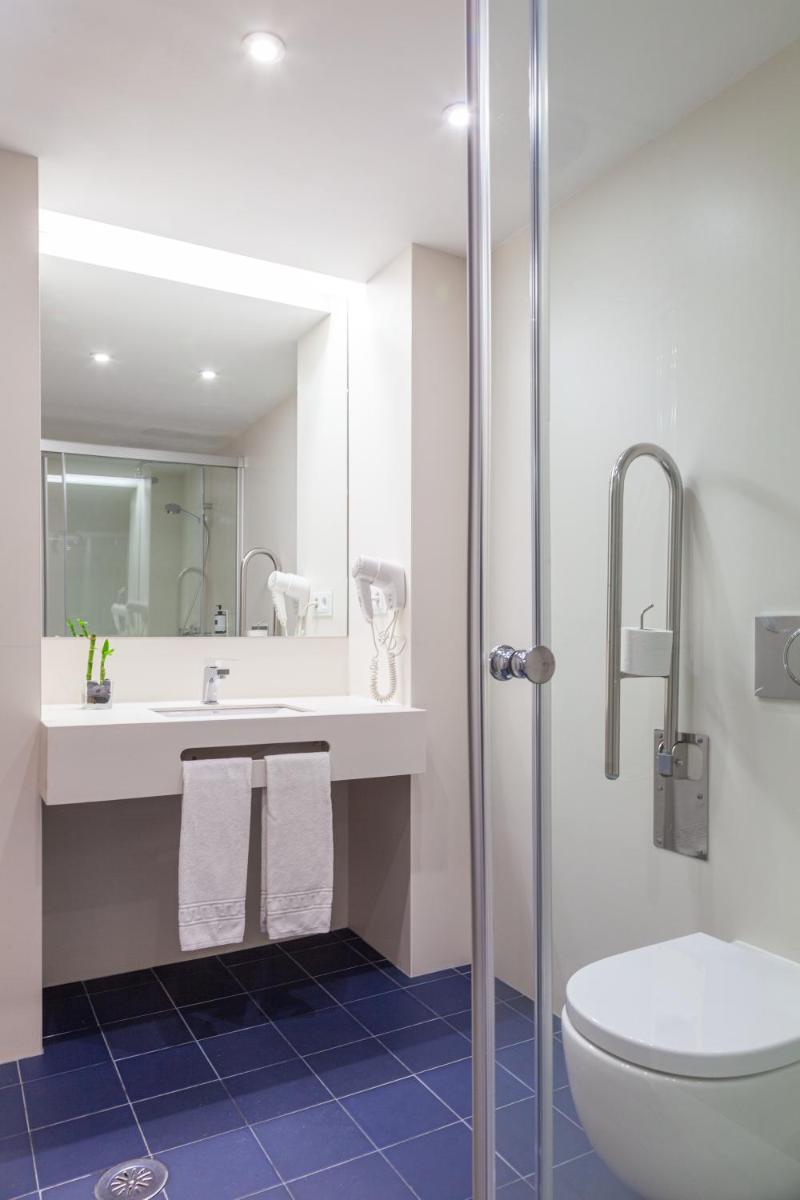 Un baño de Hotel Maciá Granada Five Senses Rooms & Suites