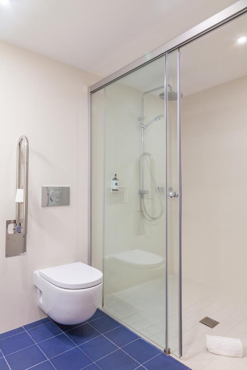 Un baño de Hotel Maciá Granada Five Senses Rooms & Suites