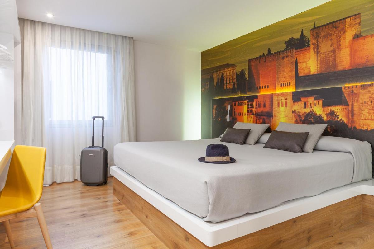 Cama o camas de una habitación en Hotel Maciá Granada Five Senses Rooms & Suites
