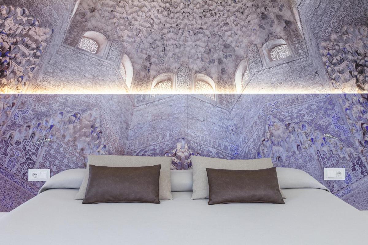 Cama o camas de una habitación en Hotel Maciá Granada Five Senses Rooms & Suites