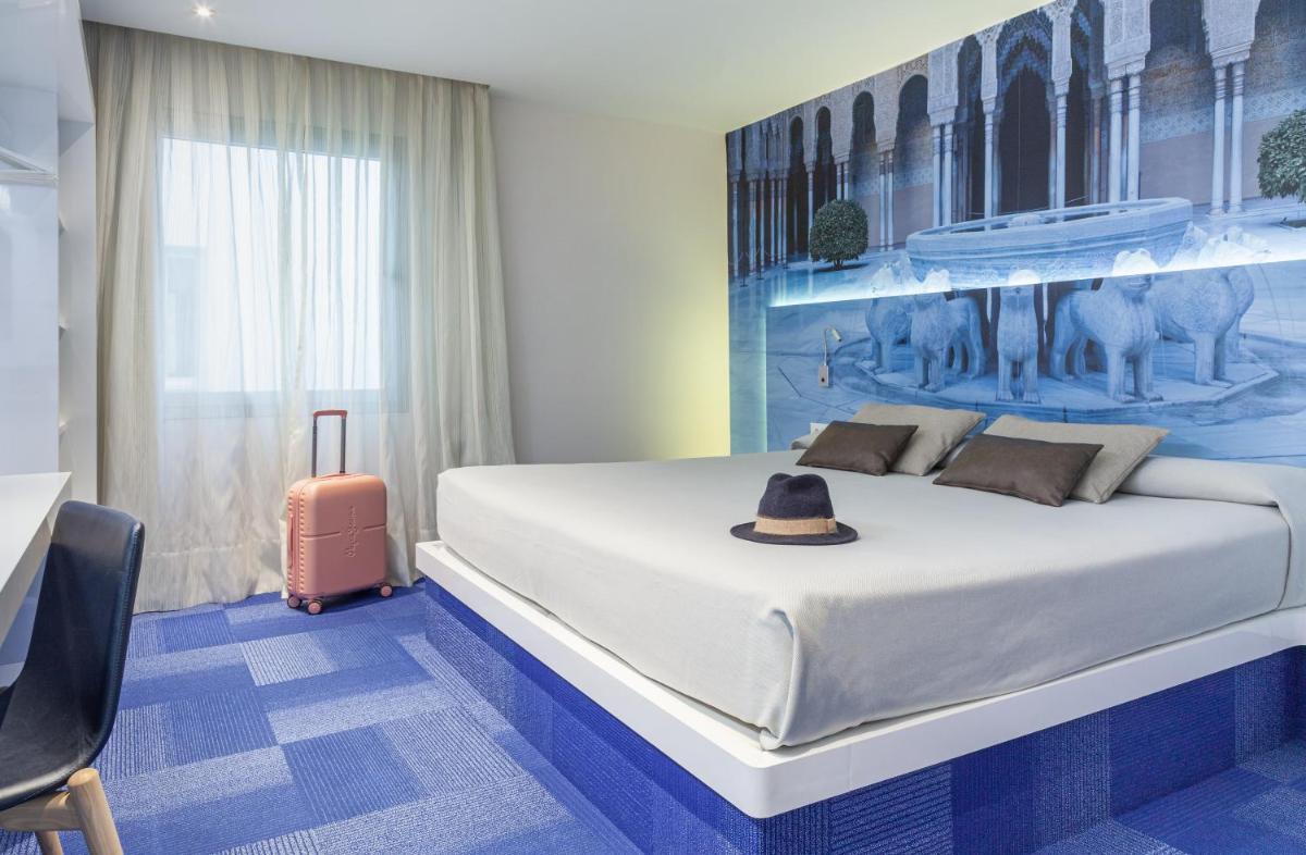 Cama o camas de una habitación en Hotel Maciá Granada Five Senses Rooms & Suites