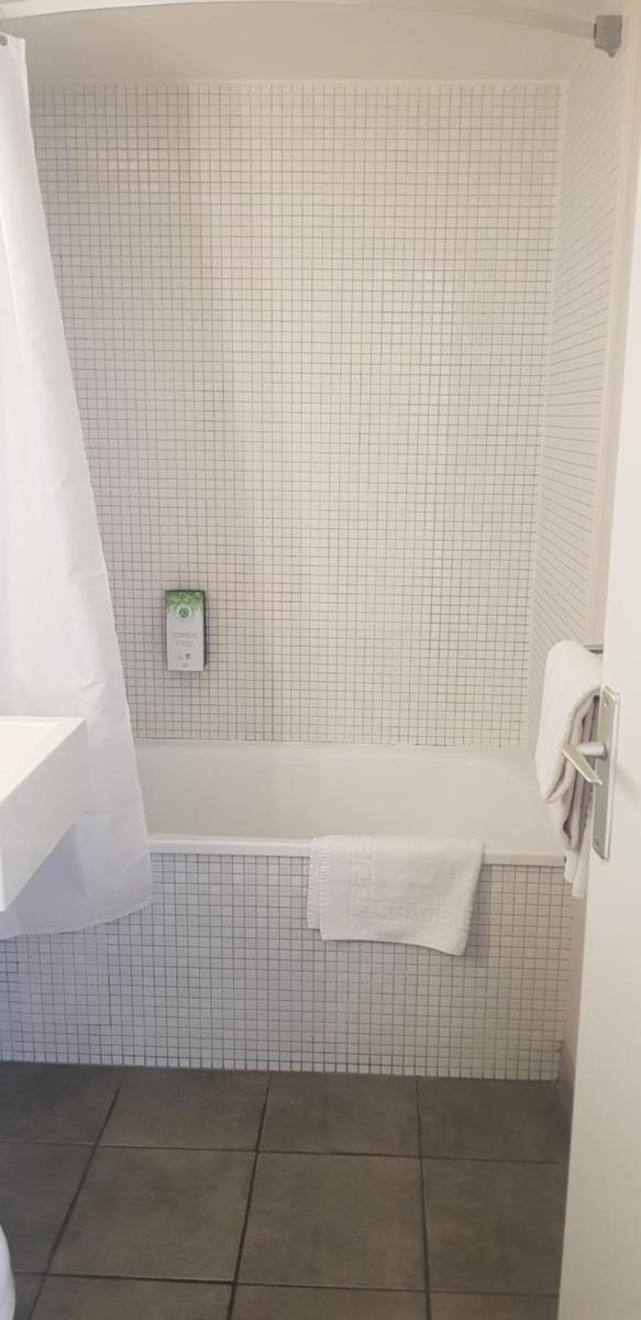 Suitetrails - Campanile Hotel Chantilly