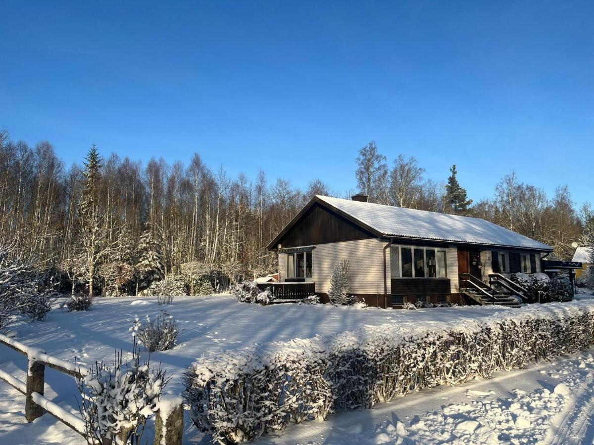 Suitetrails - Ferienhaus in Broakulla mit Sauna