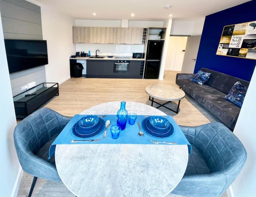 Suitetrails - B1, 2 Bedroom Apartment, Town Centre & Parking