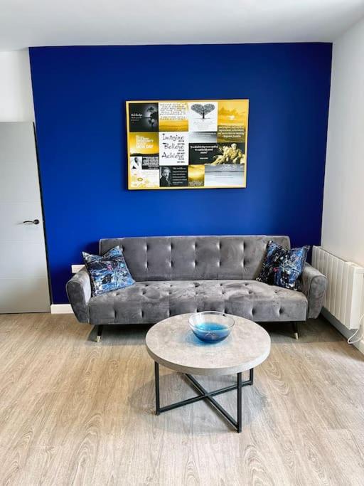 Suitetrails - B1, 2 Bedroom Apartment, Town Centre & Parking
