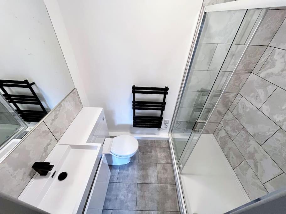 Suitetrails - B1, 2 Bedroom Apartment, Town Centre & Parking