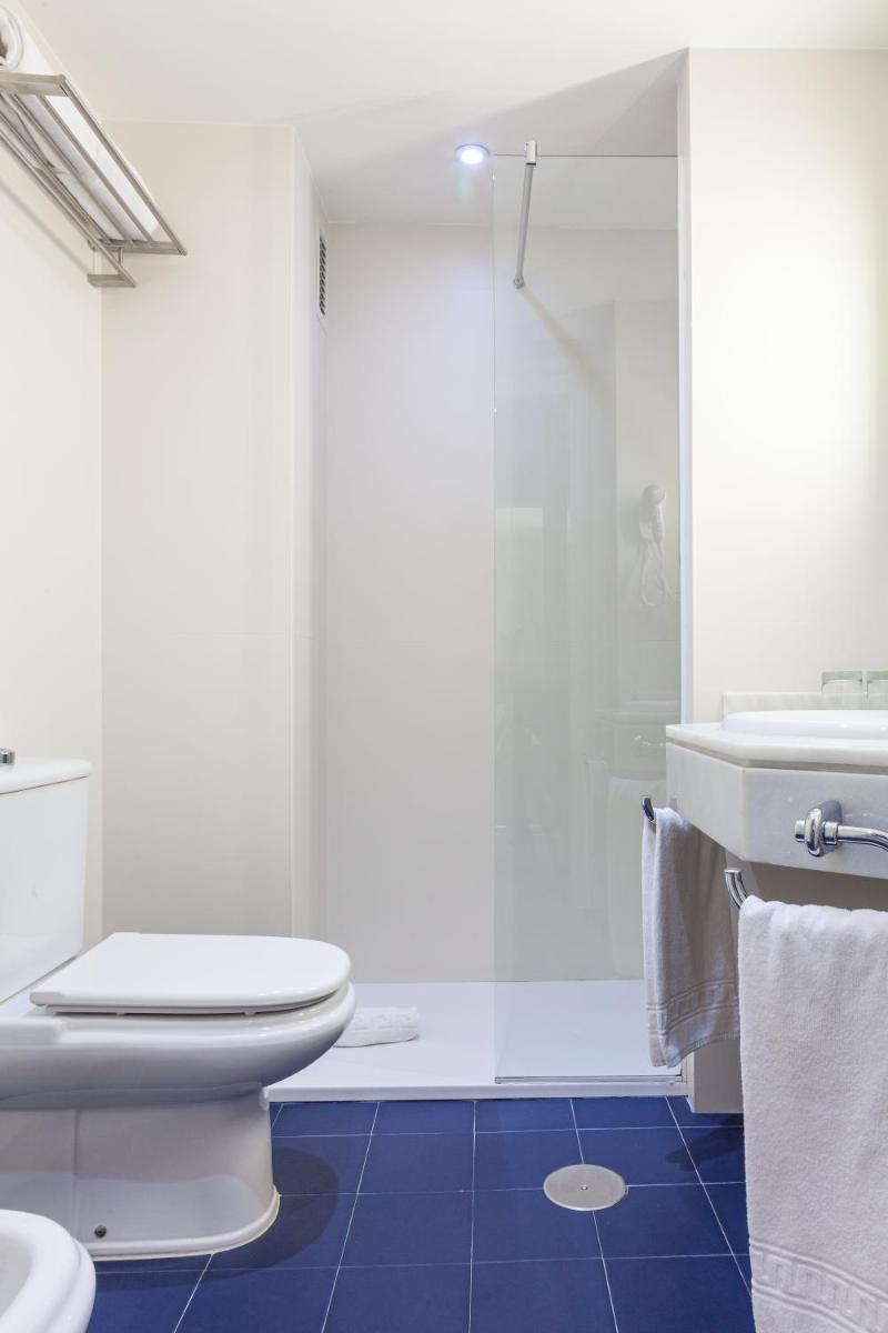 Un baño de Hotel Maciá Granada Five Senses Rooms & Suites