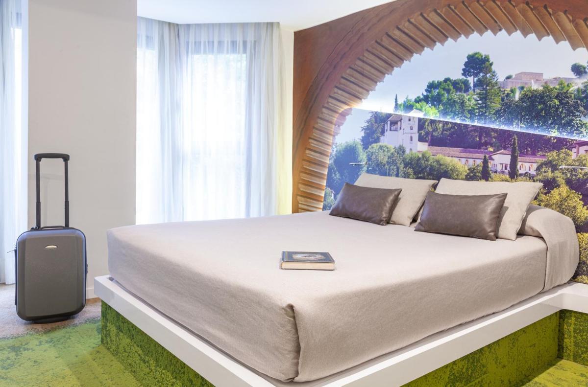 Cama o camas de una habitación en Hotel Maciá Granada Five Senses Rooms & Suites