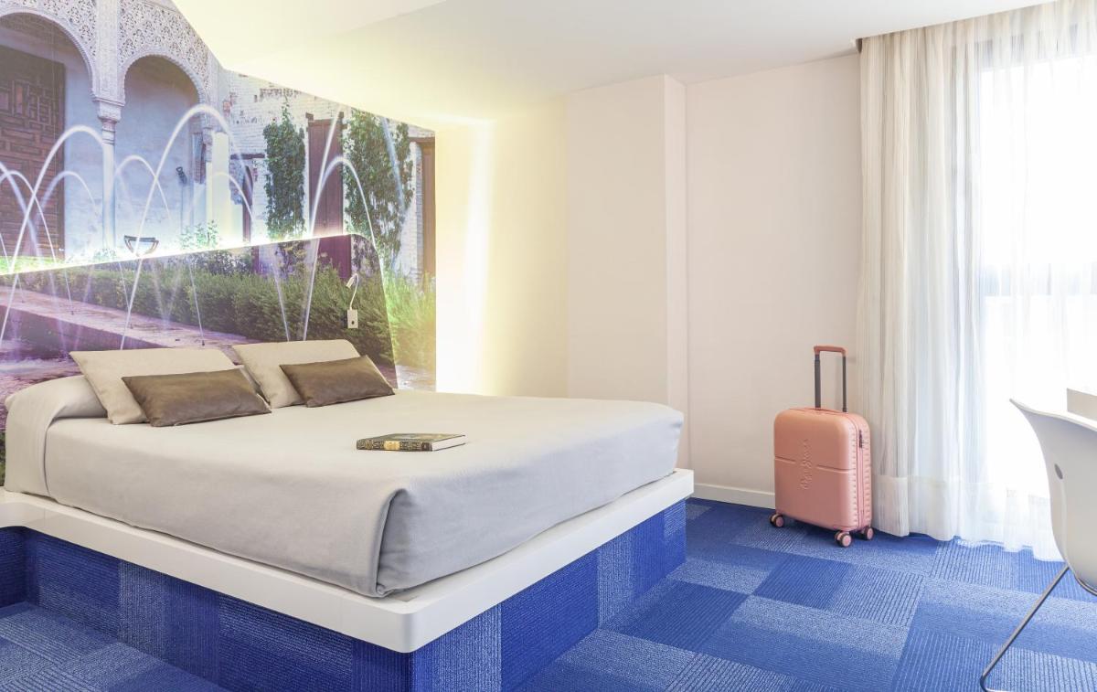 Cama o camas de una habitación en Hotel Maciá Granada Five Senses Rooms & Suites
