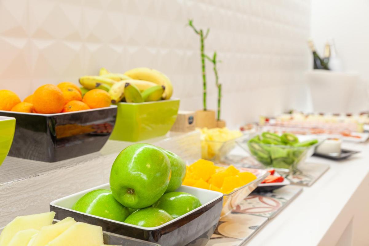 Comida en o cerca de este hotel