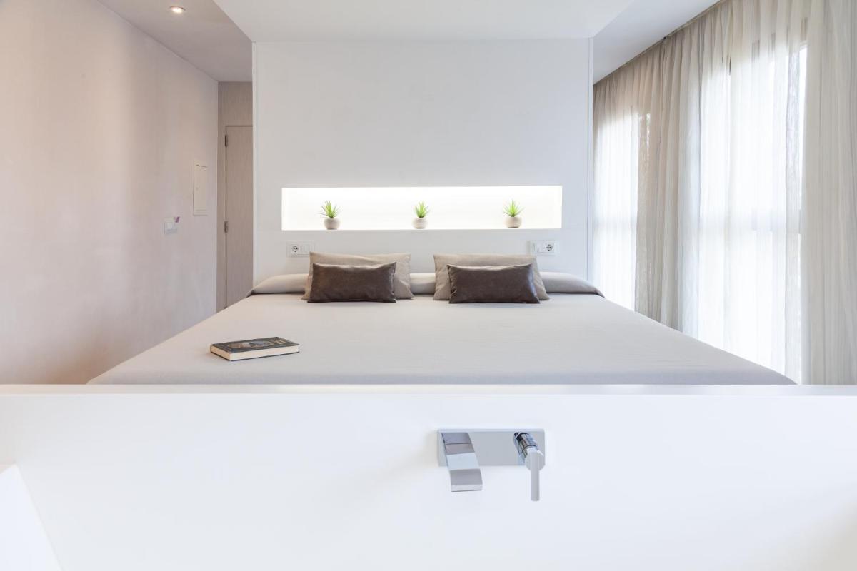 Cama o camas de una habitación en Hotel Maciá Granada Five Senses Rooms & Suites