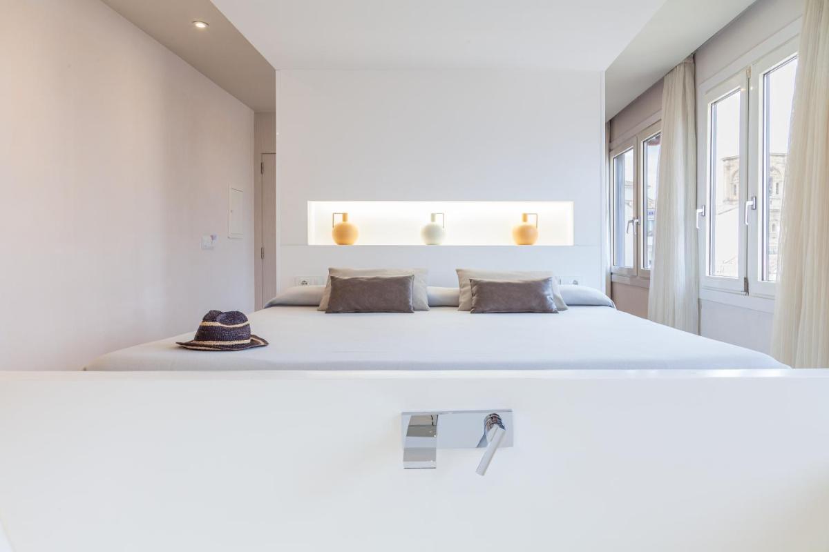 Cama o camas de una habitación en Hotel Maciá Granada Five Senses Rooms & Suites