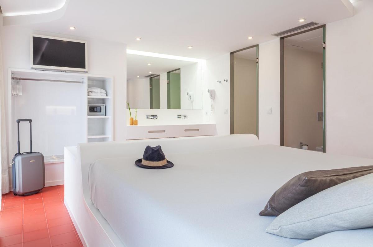 Cama o camas de una habitación en Hotel Maciá Granada Five Senses Rooms & Suites