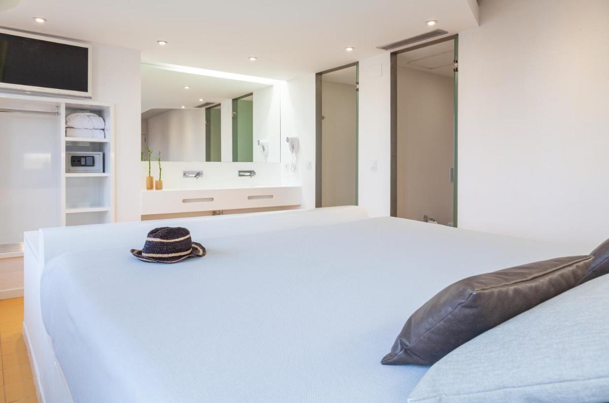 Cama o camas de una habitación en Hotel Maciá Granada Five Senses Rooms & Suites