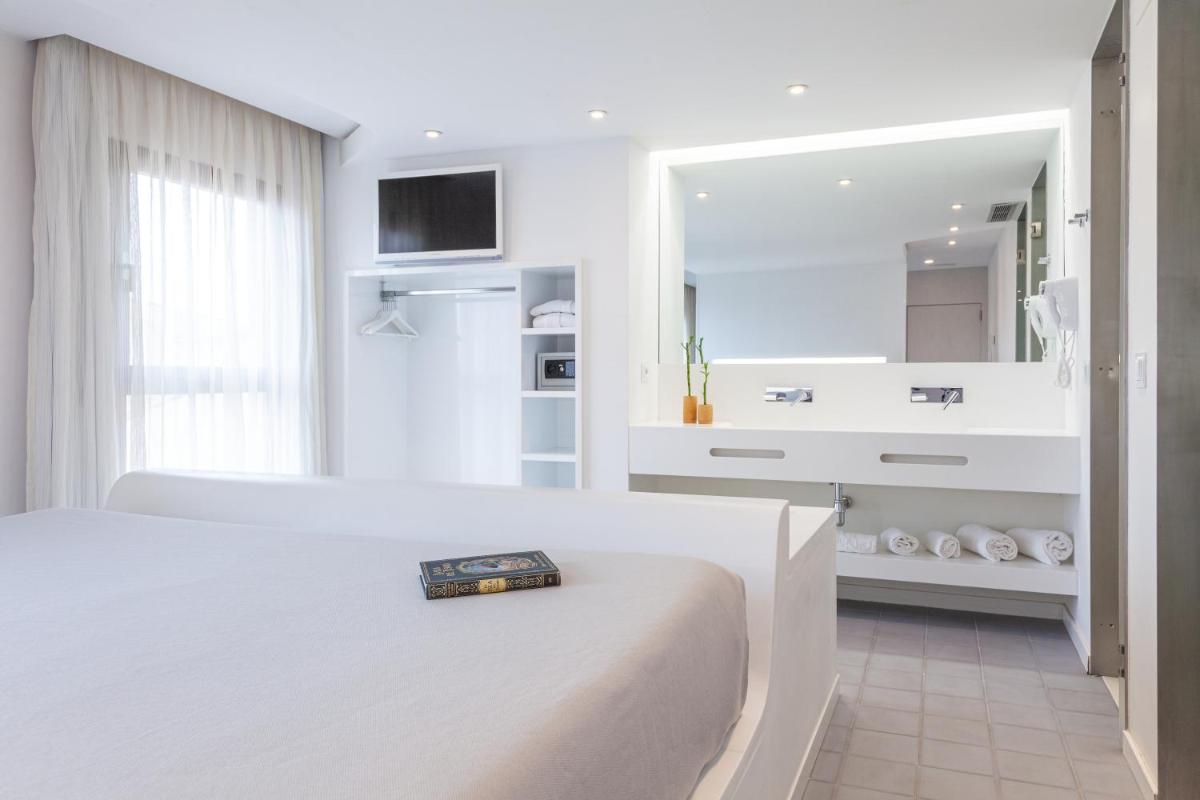 Cama o camas de una habitación en Hotel Maciá Granada Five Senses Rooms & Suites