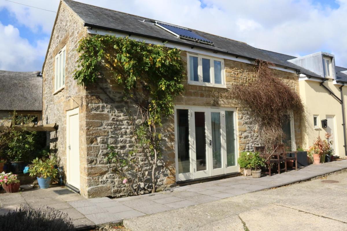 The Old Milking Parlour at Knapp Farm - Housity