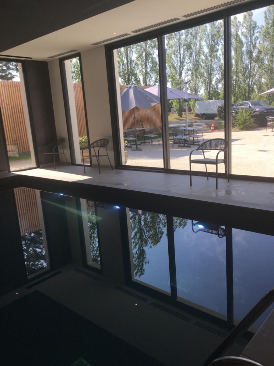 Piscine de l'établissement Best Western Armor Park Dinan et Spa ou située à proximité
