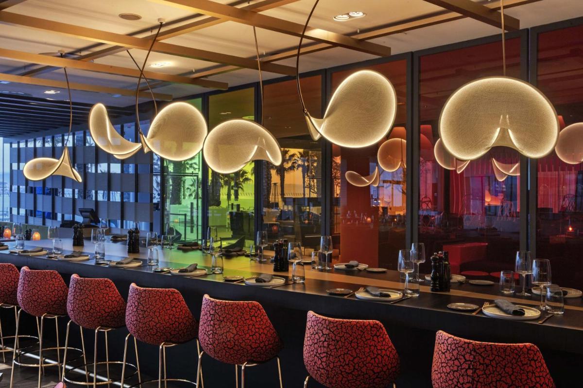 Un restaurante o sitio para comer en W Barcelona