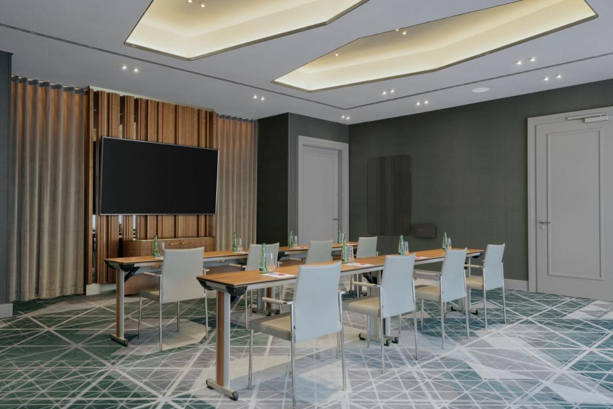 TV/Unterhaltungsangebot in der Unterkunft Berlin Marriott Hotel