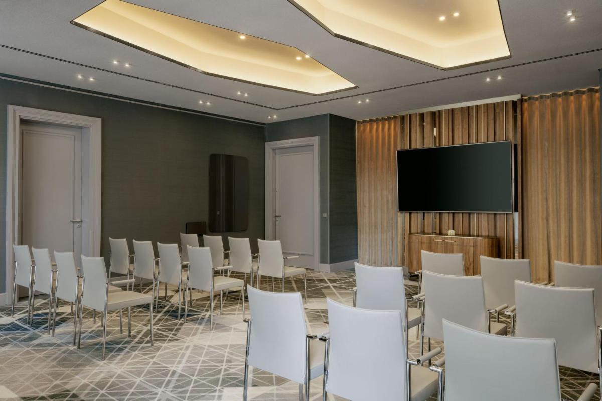 TV/Unterhaltungsangebot in der Unterkunft Berlin Marriott Hotel