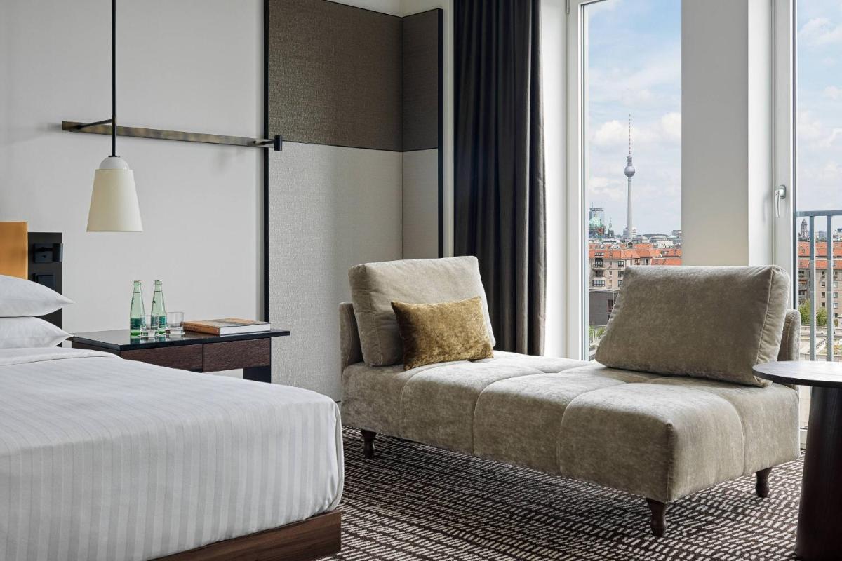 Ein Bett oder Betten in einem Zimmer der Unterkunft Berlin Marriott Hotel
